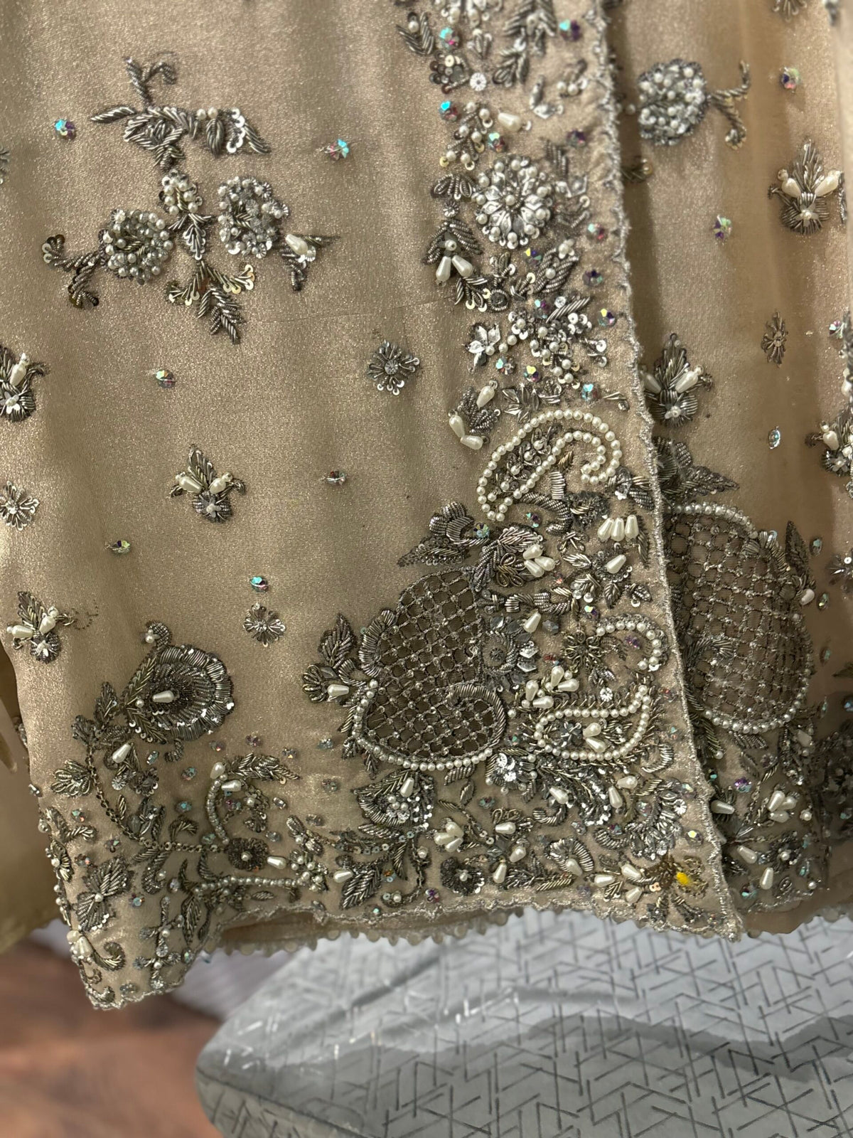 Luxurious Radiance: The Pure Shimmer Silk Ensemble ✨